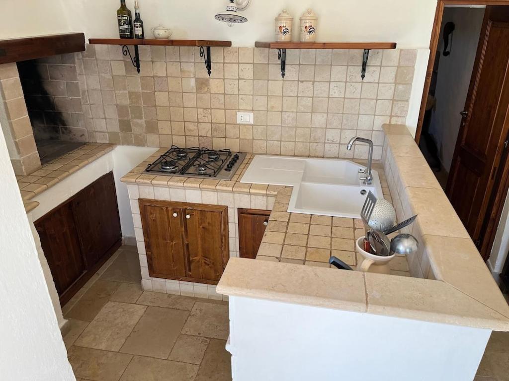 Casa Giuliveto - Charmantes Ferienhaus Mit Privatpool In Olivenhain 오스투니 외부 사진