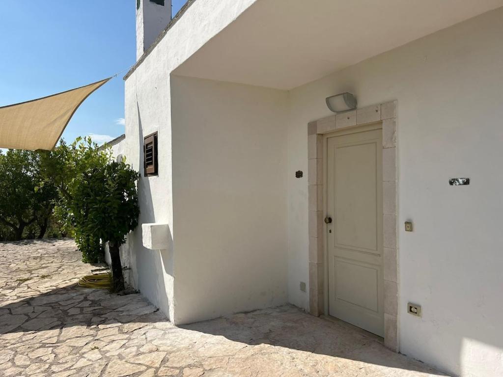 Casa Giuliveto - Charmantes Ferienhaus Mit Privatpool In Olivenhain 오스투니 외부 사진