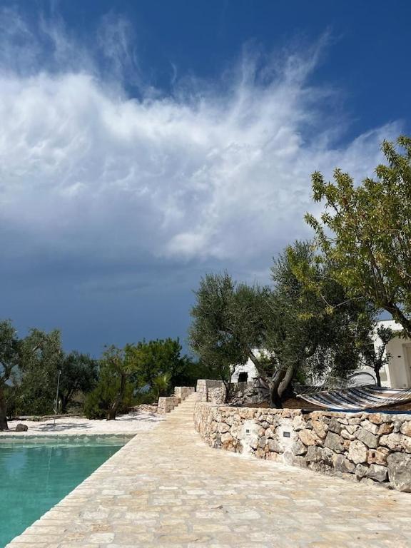 Casa Giuliveto - Charmantes Ferienhaus Mit Privatpool In Olivenhain 오스투니 외부 사진