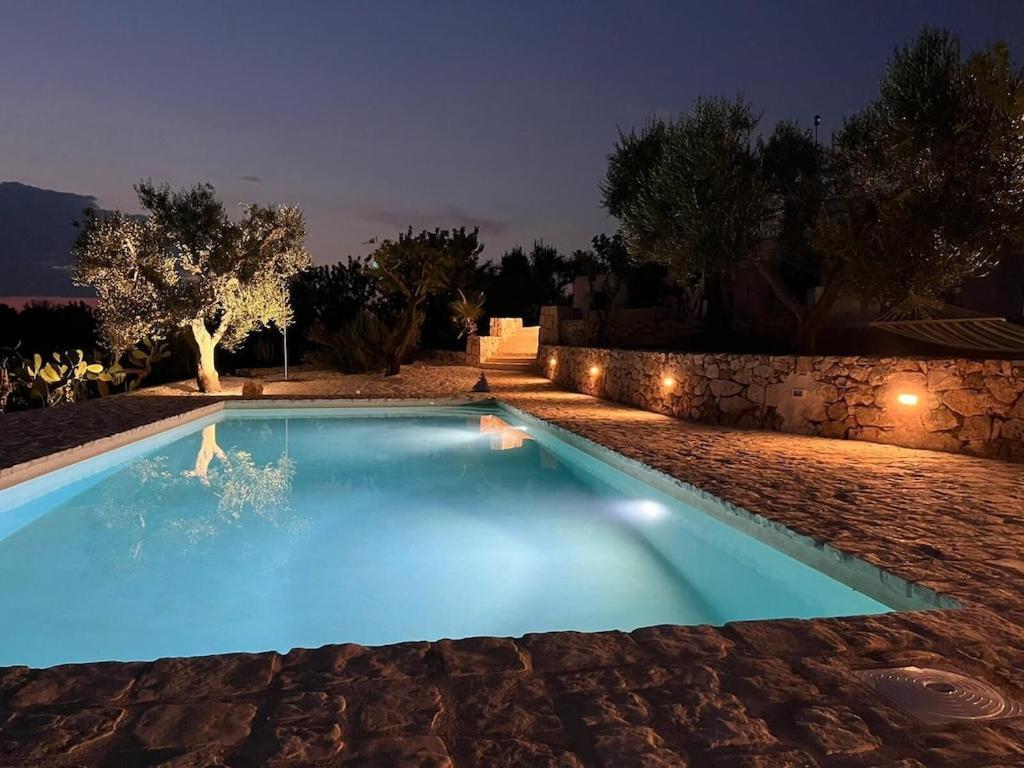Casa Giuliveto - Charmantes Ferienhaus Mit Privatpool In Olivenhain 오스투니 외부 사진