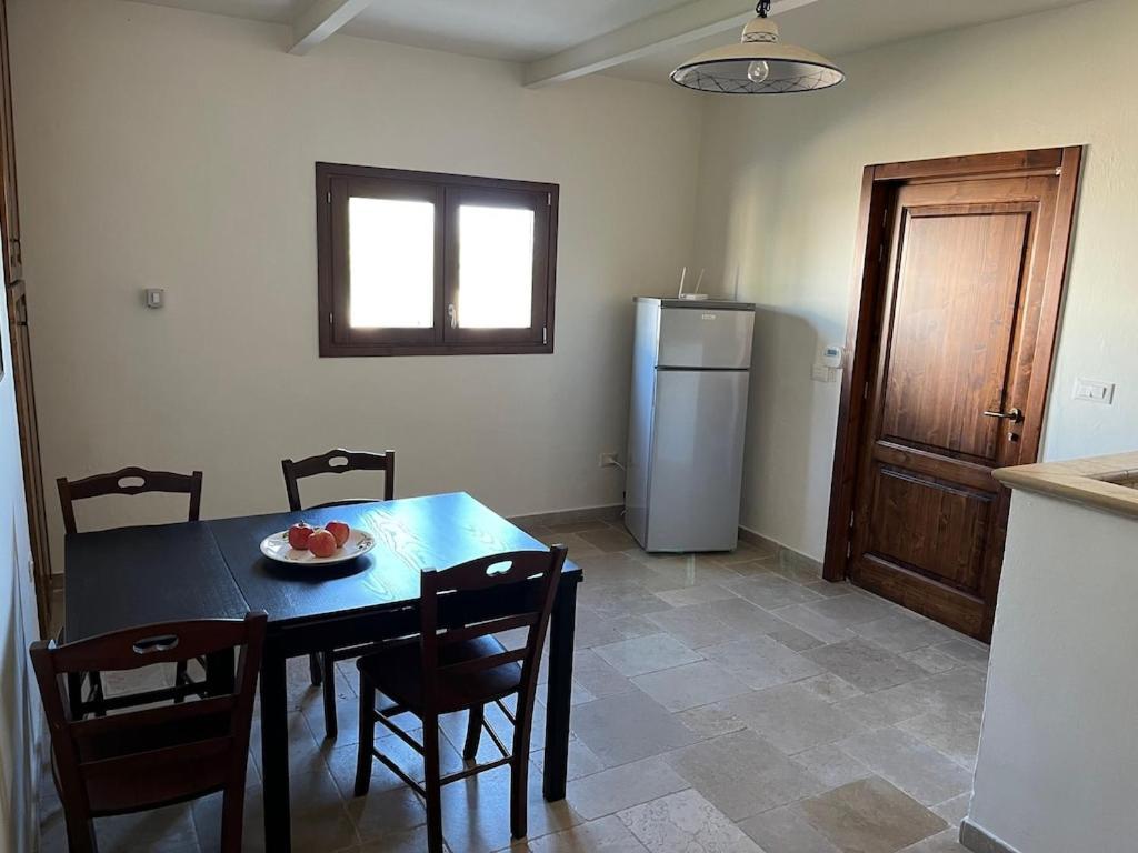Casa Giuliveto - Charmantes Ferienhaus Mit Privatpool In Olivenhain 오스투니 외부 사진