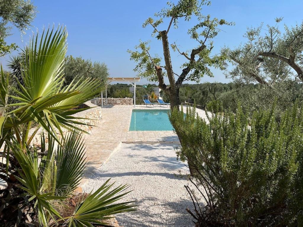 Casa Giuliveto - Charmantes Ferienhaus Mit Privatpool In Olivenhain 오스투니 외부 사진