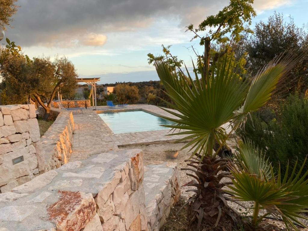 Casa Giuliveto - Charmantes Ferienhaus Mit Privatpool In Olivenhain 오스투니 외부 사진
